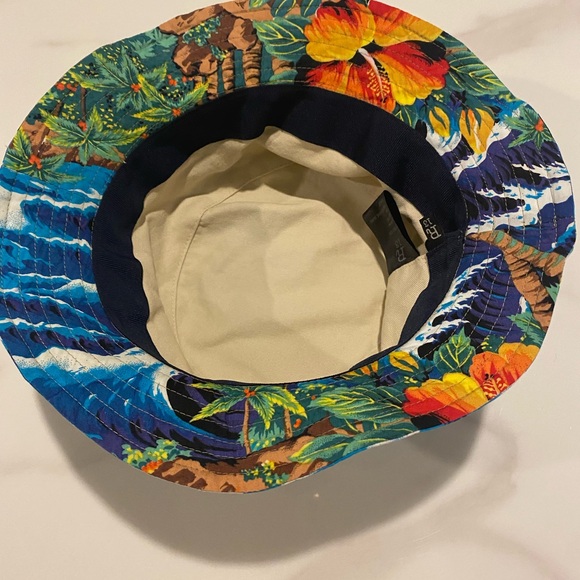R13 printed bucket hat fits small - Picture 3 of 4
